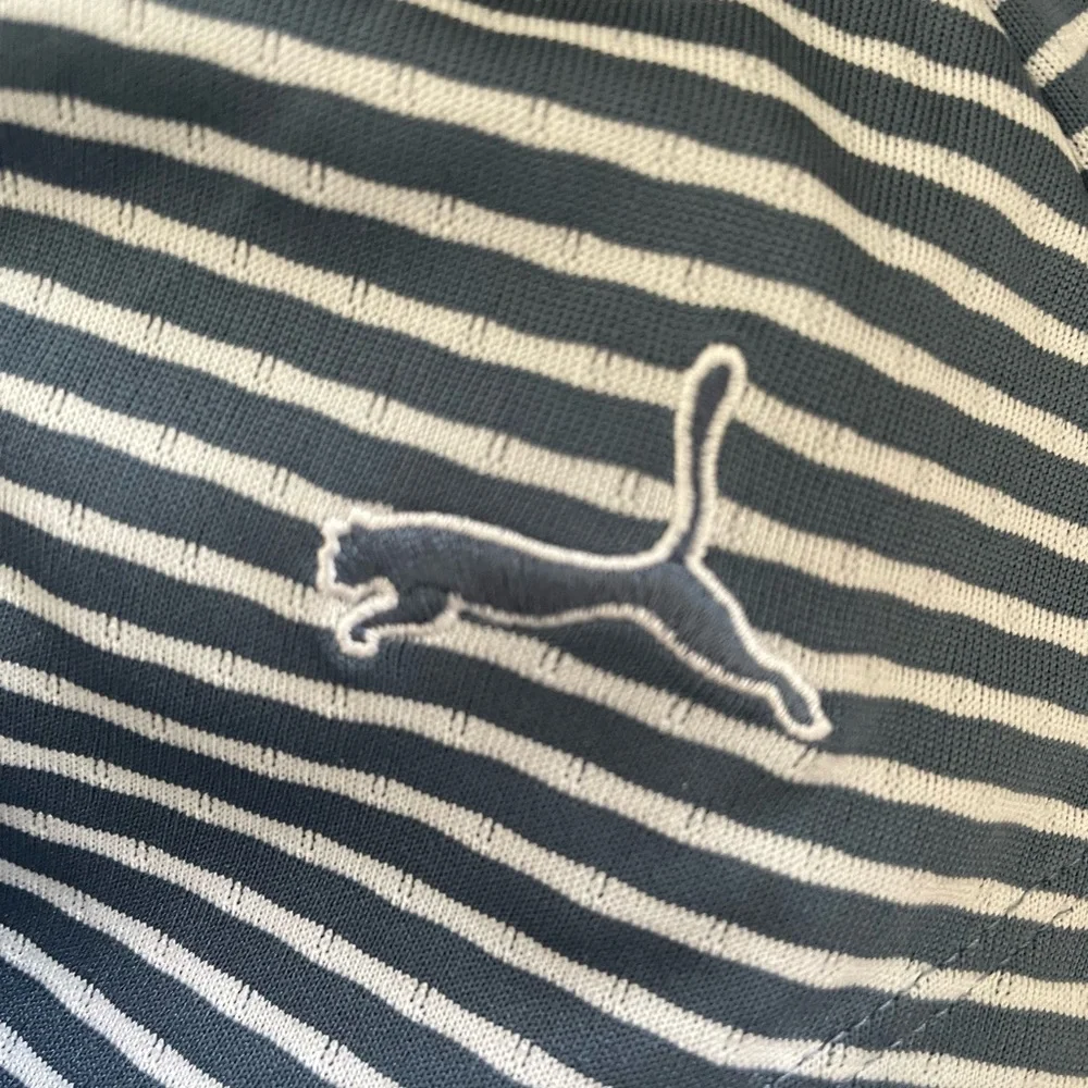 Puma golf short sleeve v neck top size Large- dusty blue and white stripe - Picture 6 of 10